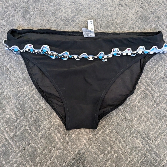 Women's Tankini by Profile. Top is 36D, bottoms size 8. - Picture 7 of 9